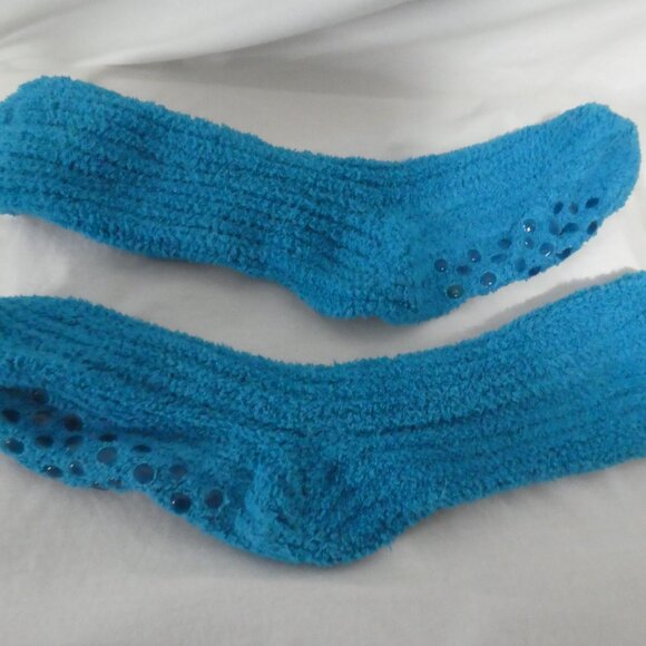 Comfy and Warm Fuzzy Ribbed Blue Socks With Anti Slip Bottoms | Size 9 - Picture 8 of 11